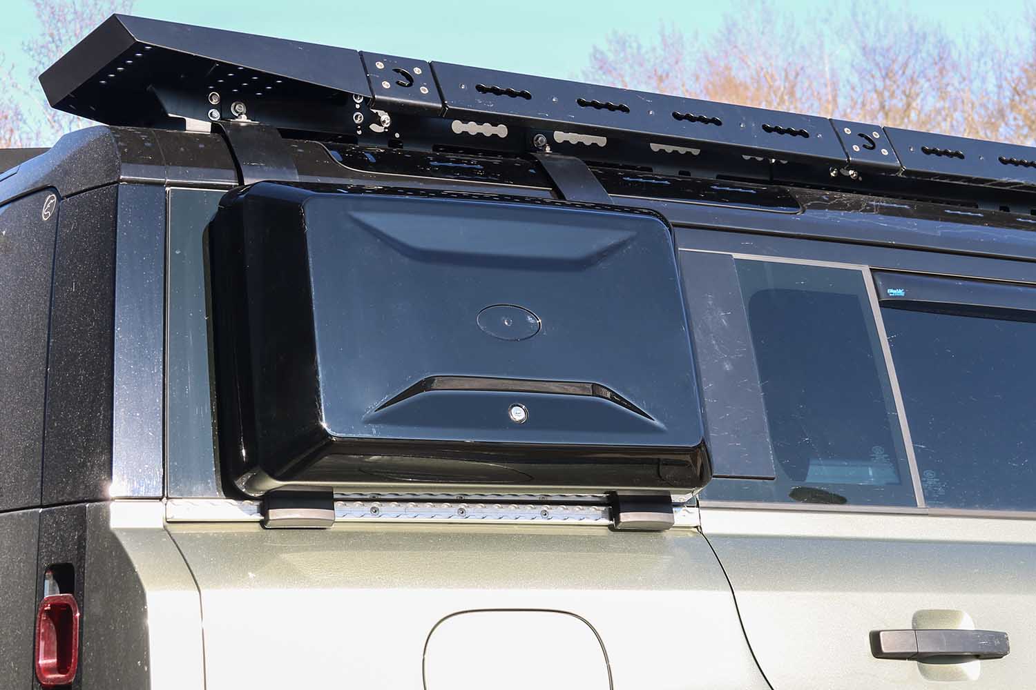 Side Box für New Defender, verbaut am Fahrzeug