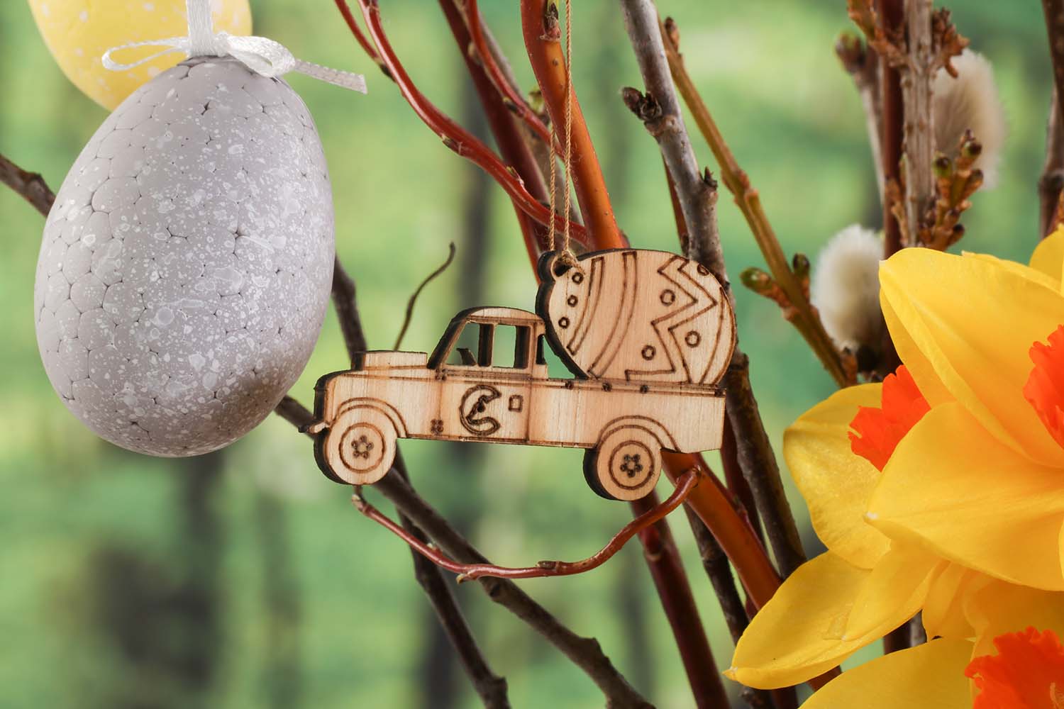 The Landy Brings the Easter Egg - Land Rover Series 3 - Decorative item, made of wood to hang up