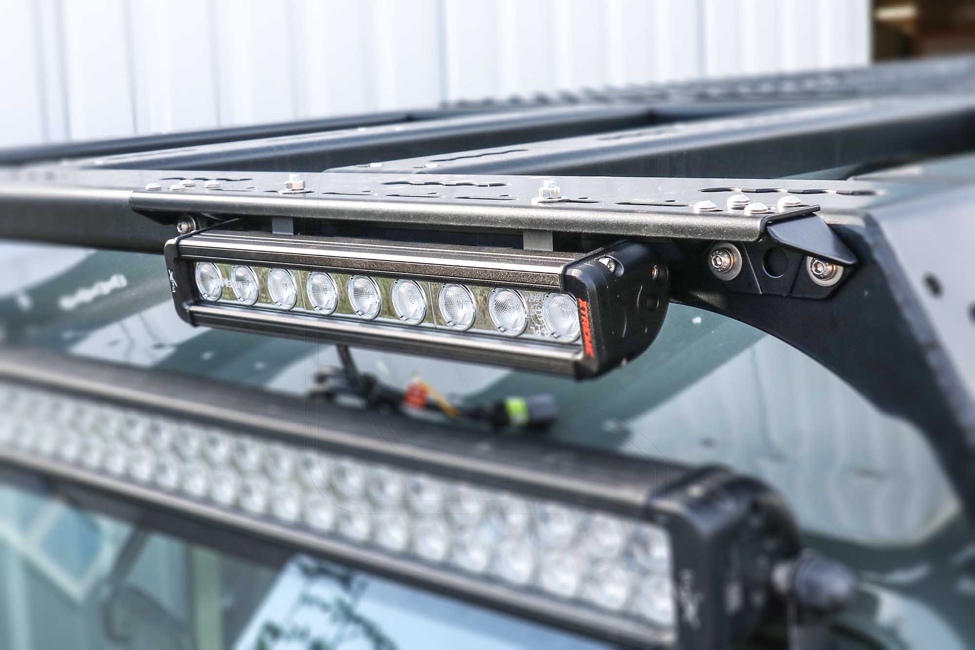 Lightbar verbaut an Verbindugnsstück für Scheinwerfer