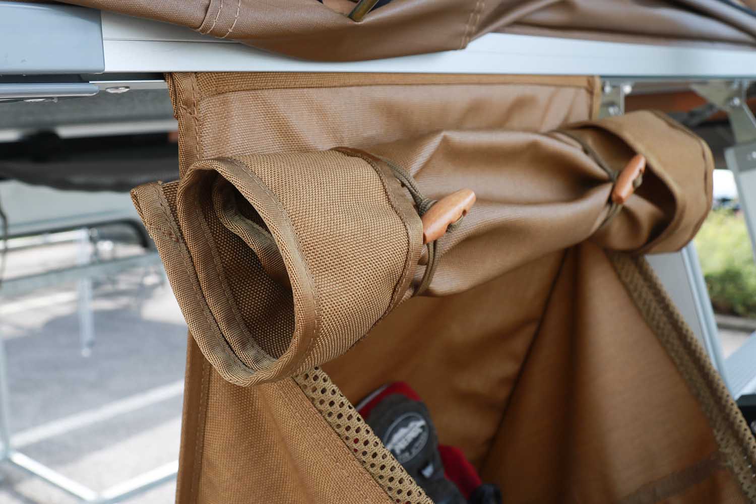 Schuhtasche für Dachzelt, mit Knebelknöpfen