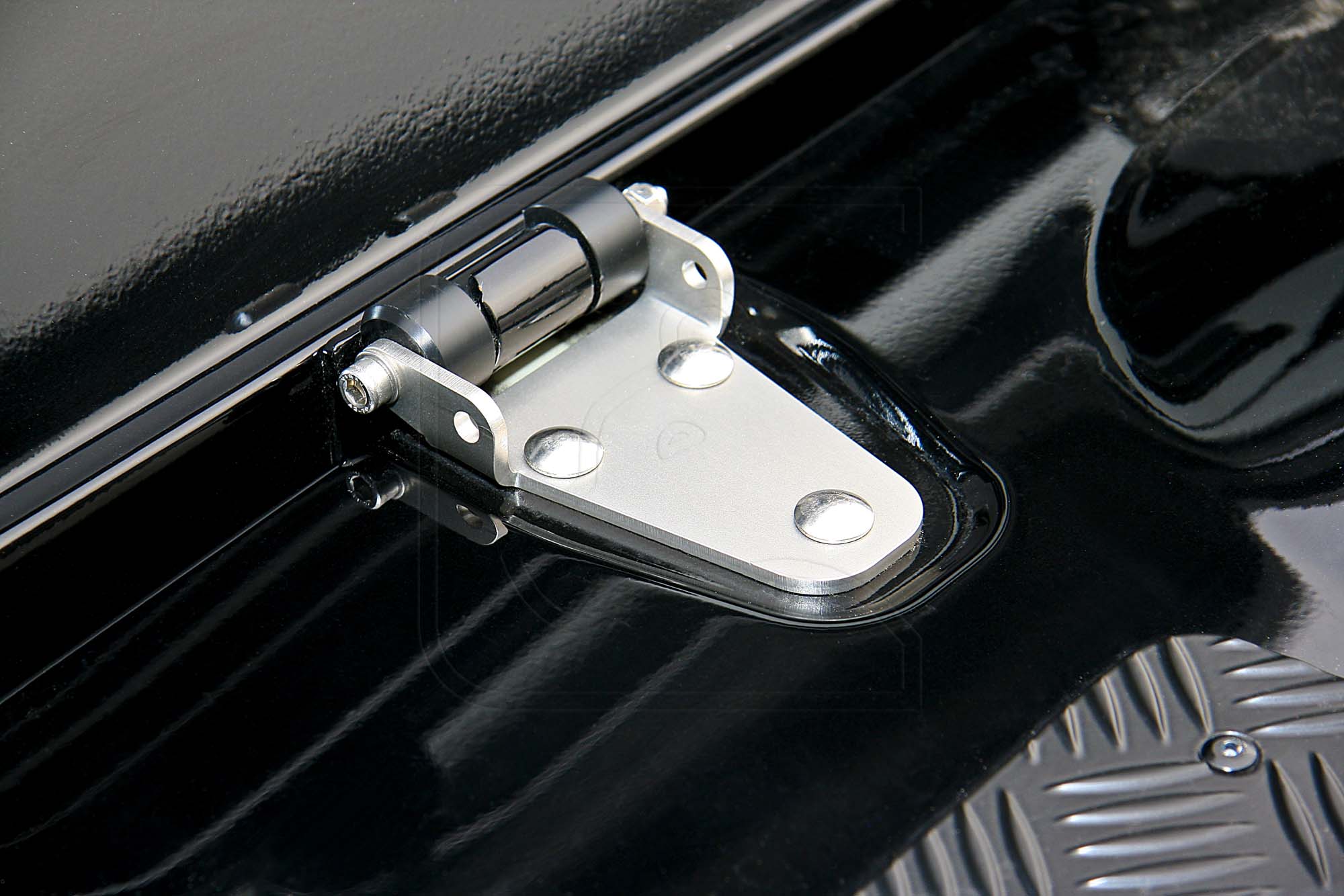 Bonnet Hinges Defender, anti-theft