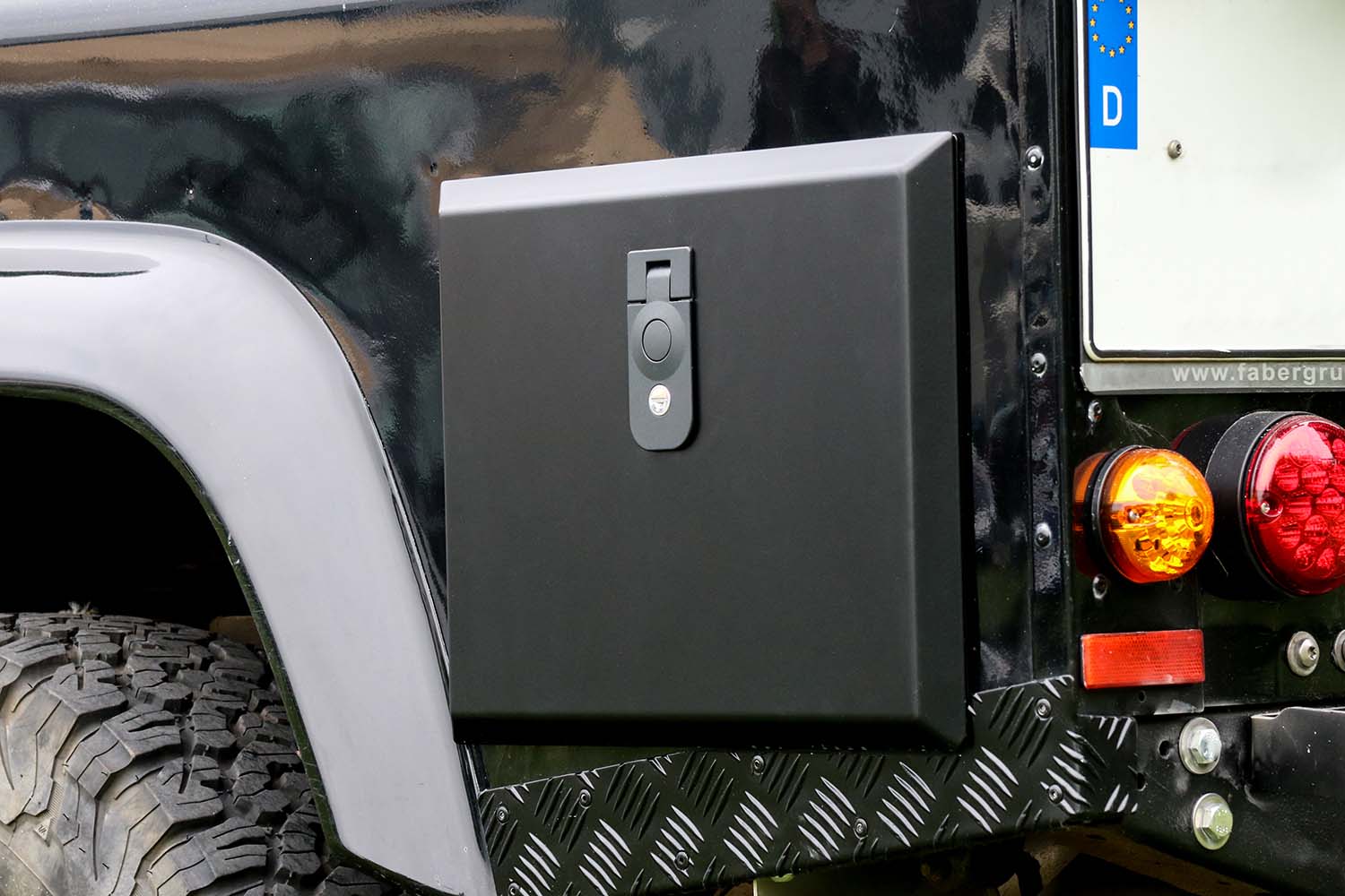 Seitenstaubox für Land Rover Defender, Edelstahl, hinten links schwarz  pulverbeschichtet
